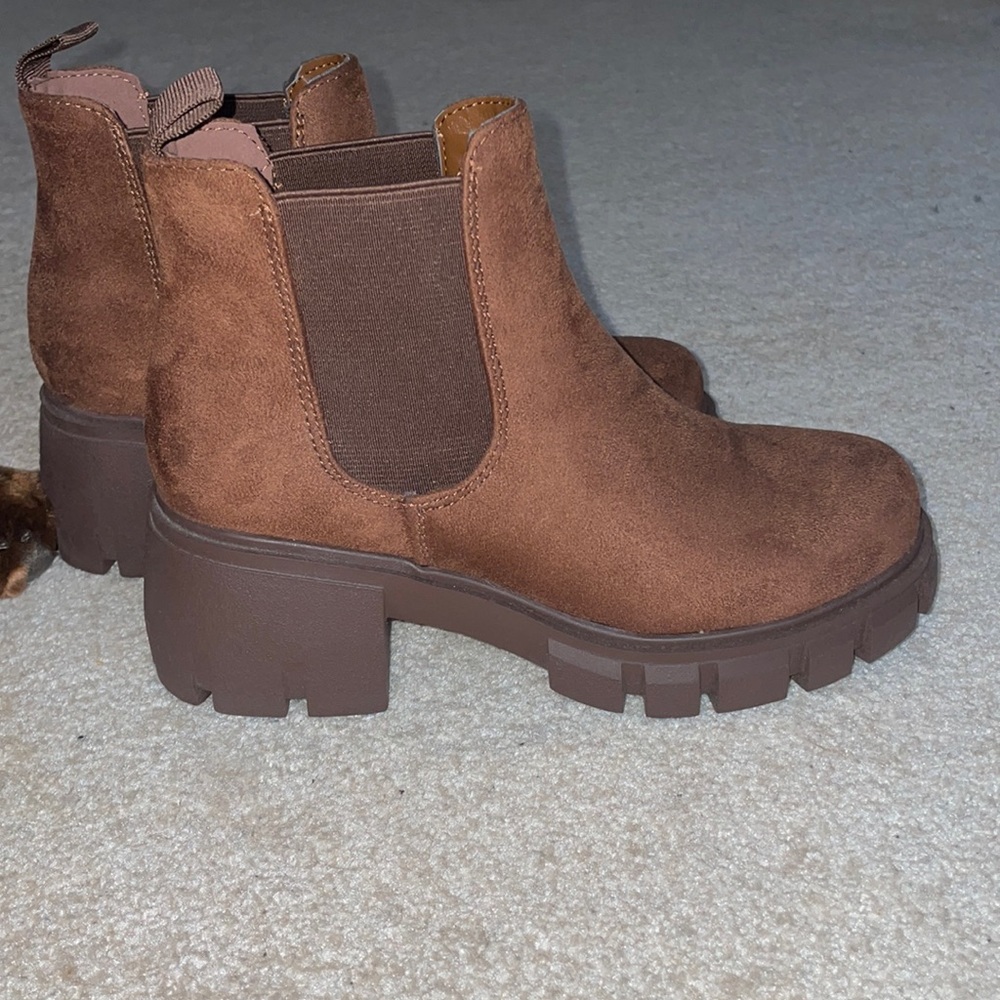 Chestnut ankle boot. Size 5.5